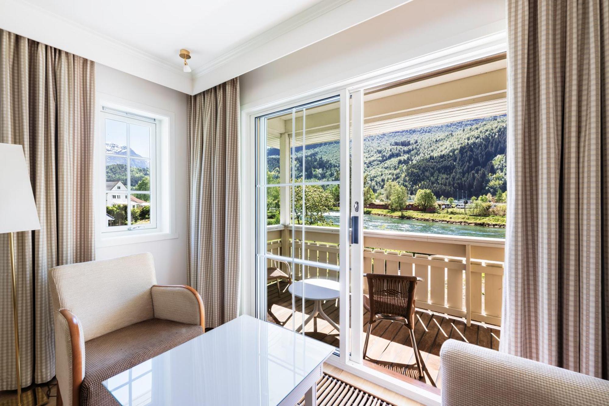 Hotel Loenfjord Лоен Экстерьер фото