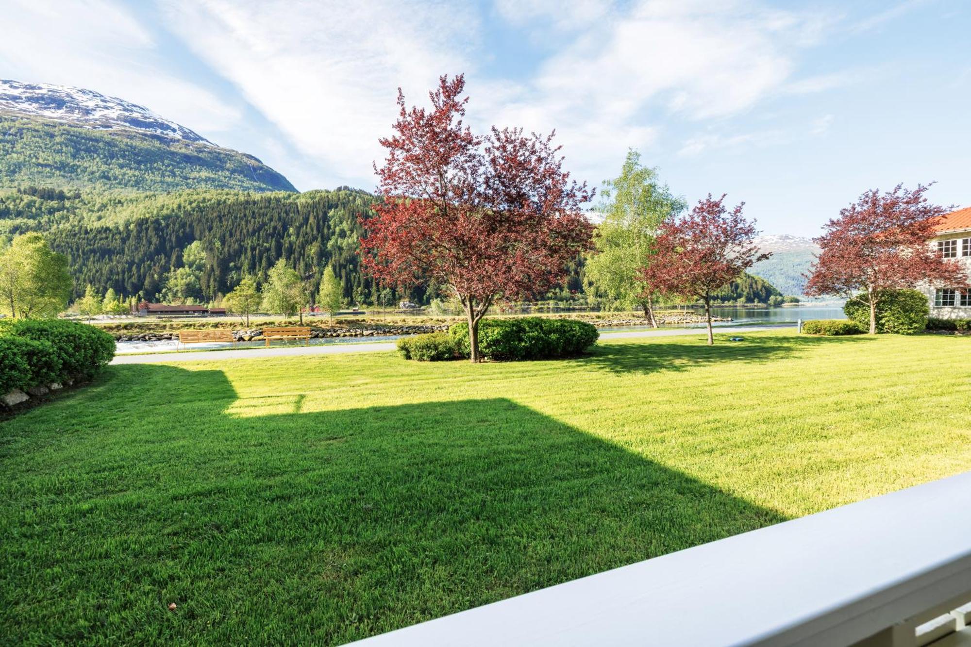 Hotel Loenfjord Лоен Экстерьер фото